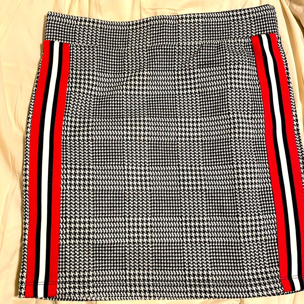 Houndstooth mini skirt